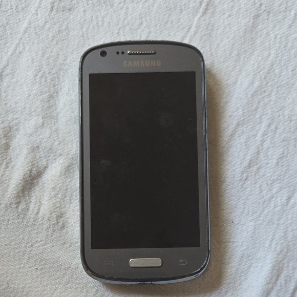 Samsung‎ Smartphone 4G LTE  in Sleek Gray - Picture 1 of 6